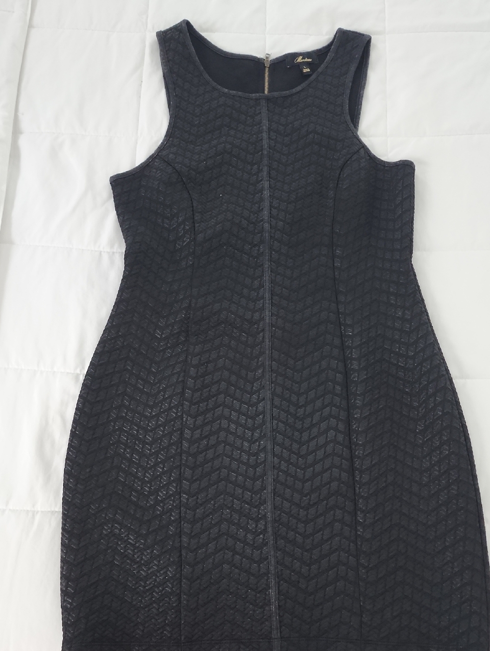 Classic Black Sleeveless Shift Dress - Women's